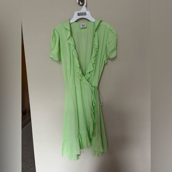 Aritzia | Sunday Best New Ruffle Wrap Dress in Green - Picture 8 of 11